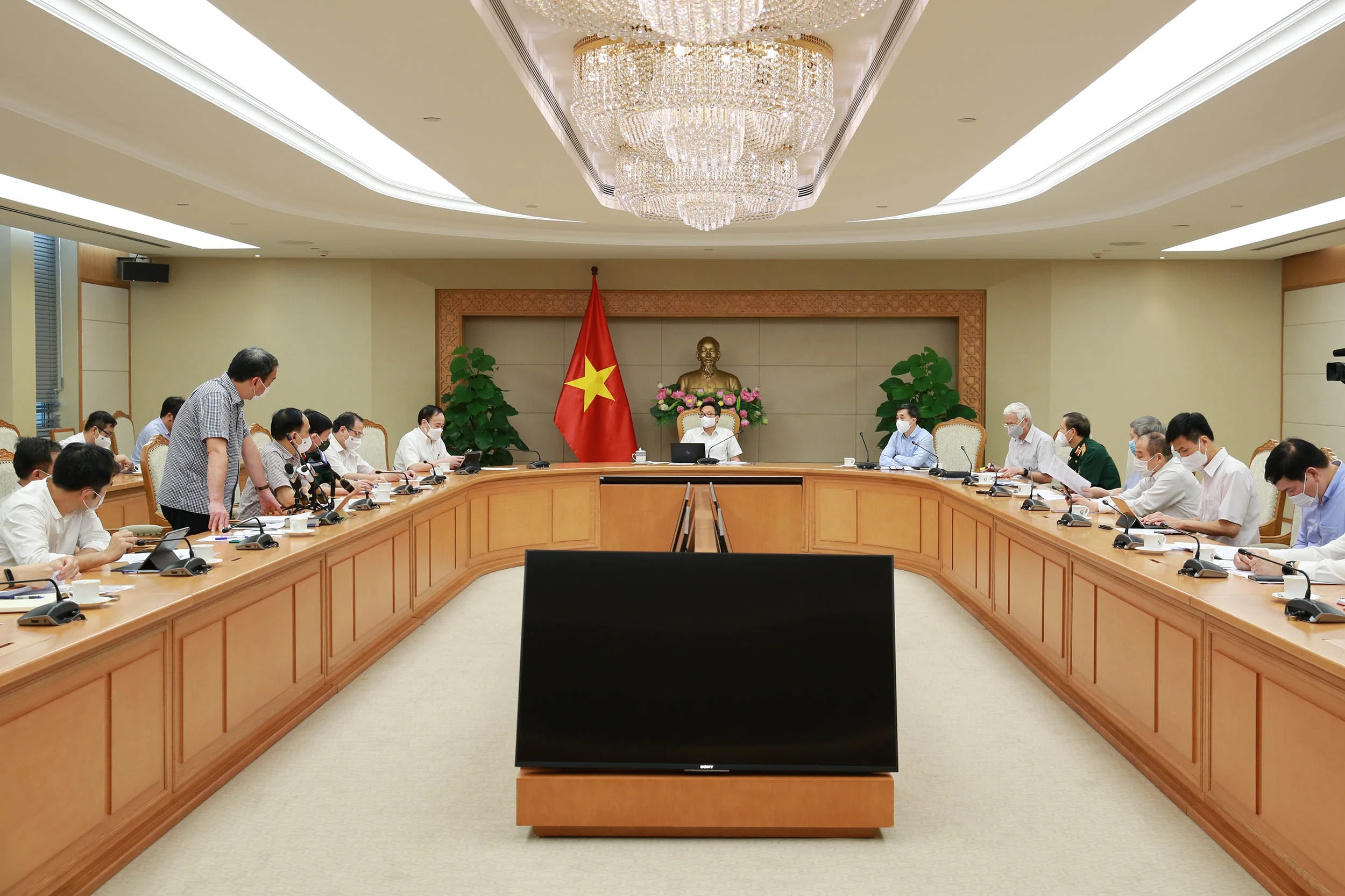 Các nhà khoa học, chuyên gia, Bộ Y tế kỳ vọng, sau khi hoàn thành thử nghiệm đánh giá lâm sàng, các DN dược của Việt Nam sẽ làm việc để có bản quyền sản xuất trong nước.