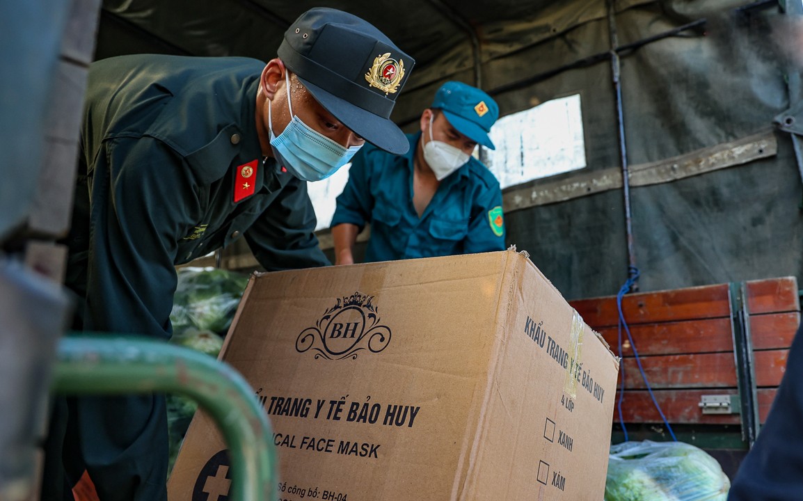 Đoàn Thanh niên Công an tỉnh Lào Cai gửi tặng rau xanh cho người dân Hà Nội ảnh 4