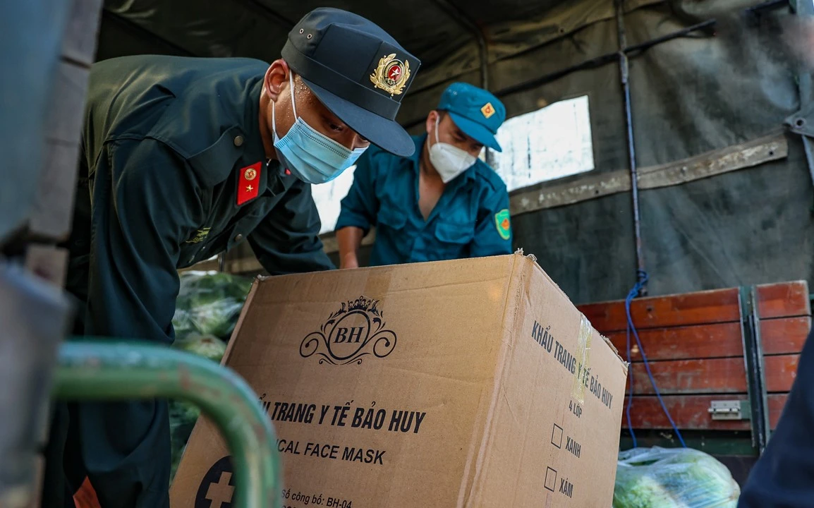 Đoàn Thanh niên Công an tỉnh Lào Cai gửi tặng rau xanh cho người dân Hà Nội ảnh 4