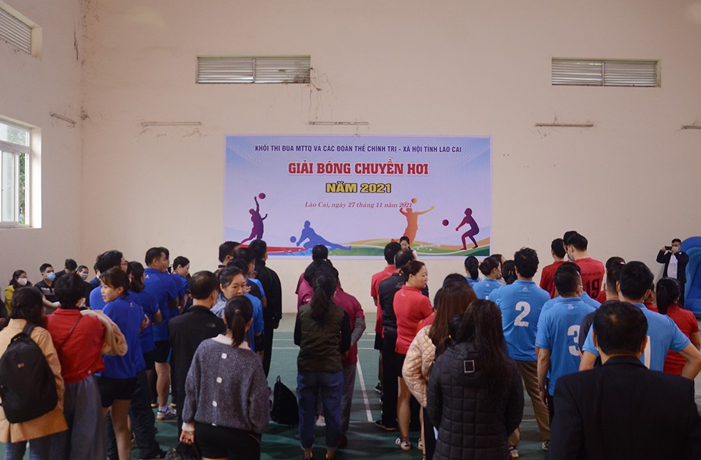 Khai mạc Giải bóng chuyền hơi Khối thi đua Mặt trận Tổ quốc và các tổ chức chính trị - xã hội tỉnh năm 2021 ảnh 1