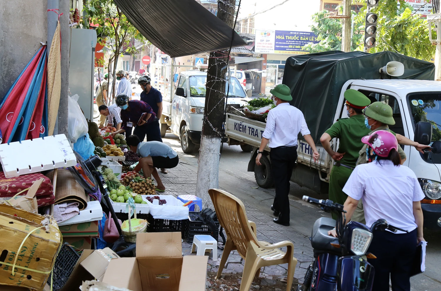 Phường Kim Tân ra quân lập lại trật tự đô thị ảnh 1