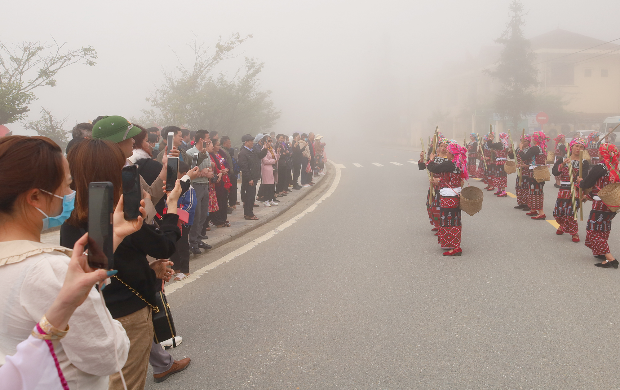 Sức hút của tiết mục biểu diễn của nghệ nhân dân tộc Xa Phó.