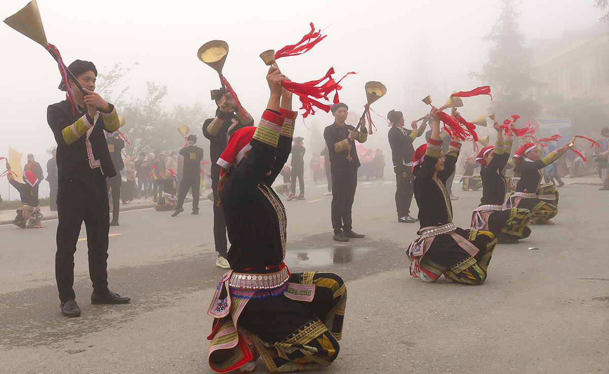 Sôi động Canaval đường phố Sa Pa ảnh 8