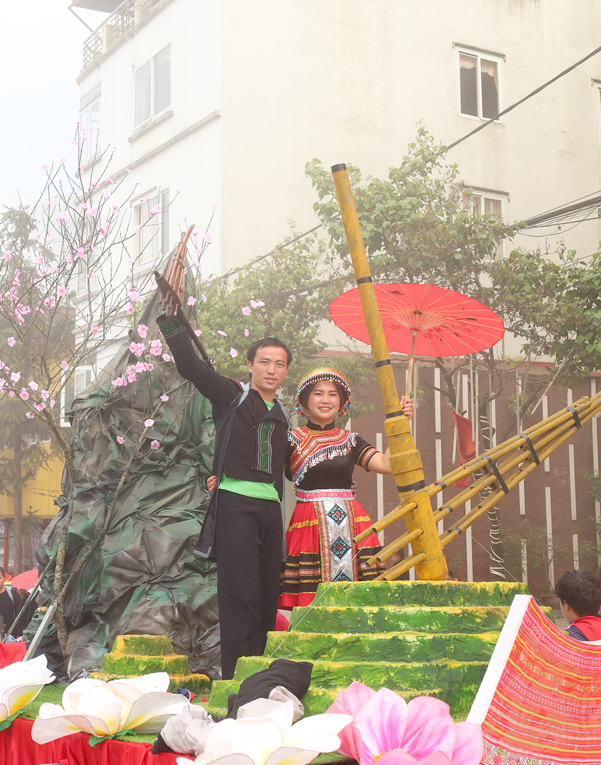 Mô hình chiếc khèn đặc trưng cho văn hóa người dân tộc Mông.