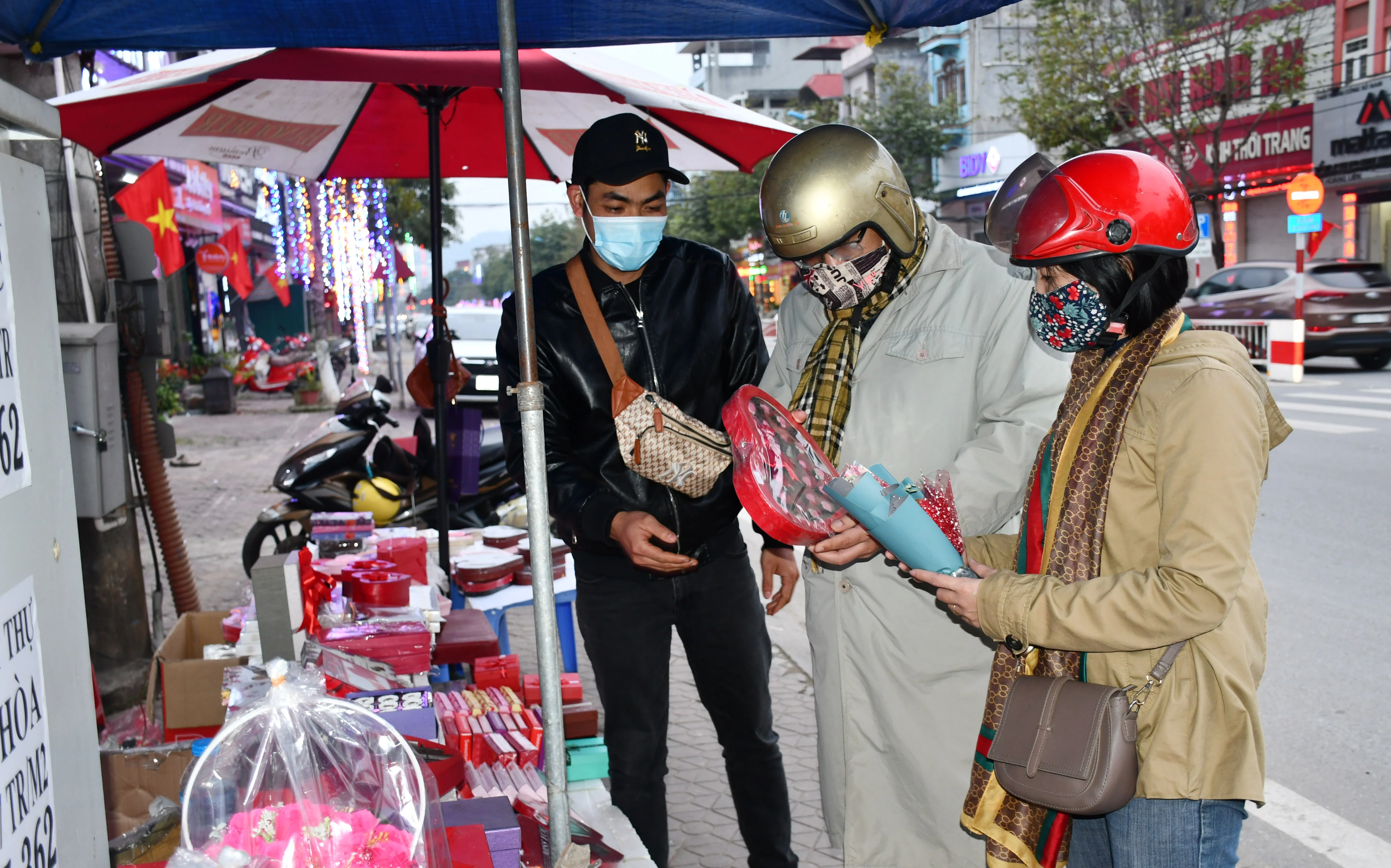 Nhiều sản phẩm, mẫu mã cho khách hàng chọn lựa. Nhiều sản phẩm, mẫu mã cho khách hàng chọn lựa.