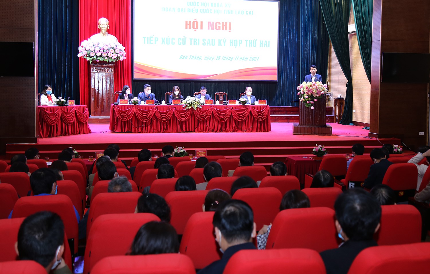 Đồng chí Trần Cẩm Tú, Ủy viên Bộ Chính trị, Bí thư Trung ương Đảng, Chủ nhiệm Ủy ban Kiểm tra Trung ương tiếp xúc cử tri huyện Bảo Thắng ảnh 1