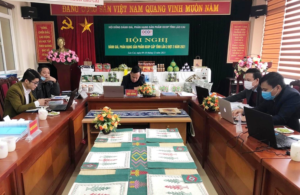 Hội đồng đánh giá, phân hạng sản phẩm OCOP tỉnh họp.