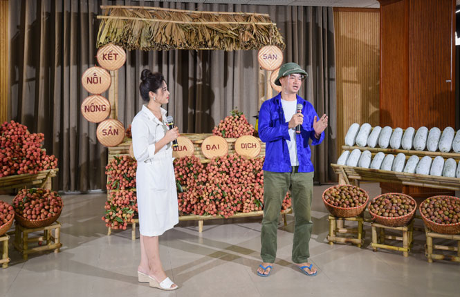 Buổi livestream (phát trực tiếp trên mạng xã hội) giới thiệu, quảng bá, bán nông sản tiêu chuẩn VietGAP của Nghệ sĩ ưu tú Xuân Bắc. Ảnh: Tùng Đinh