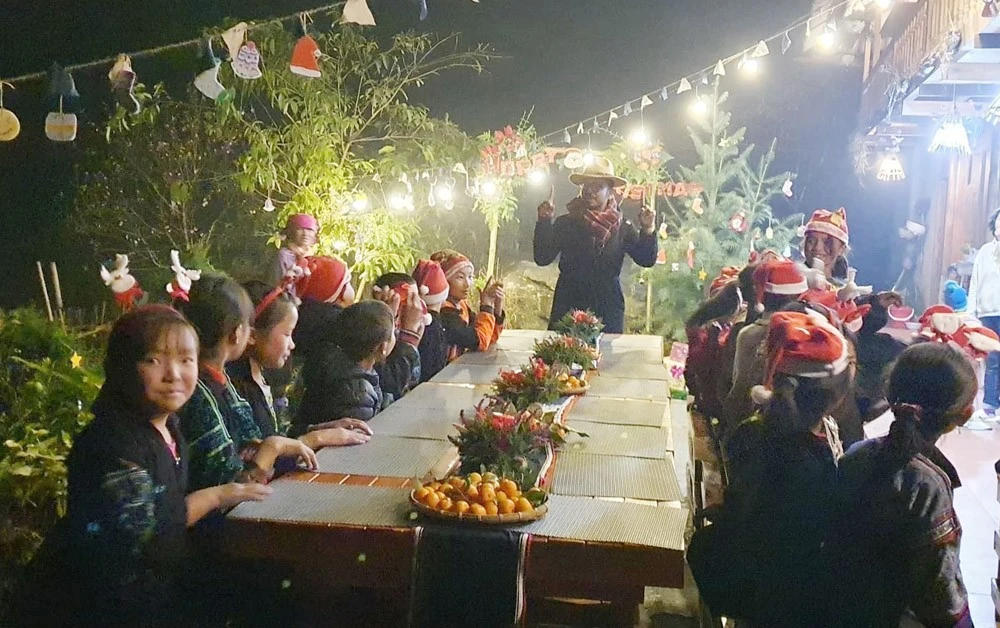 Người dân đón lễ Giáng sinh an lành ảnh 11 Người dân đón lễ Giáng sinh an lành ảnh 11