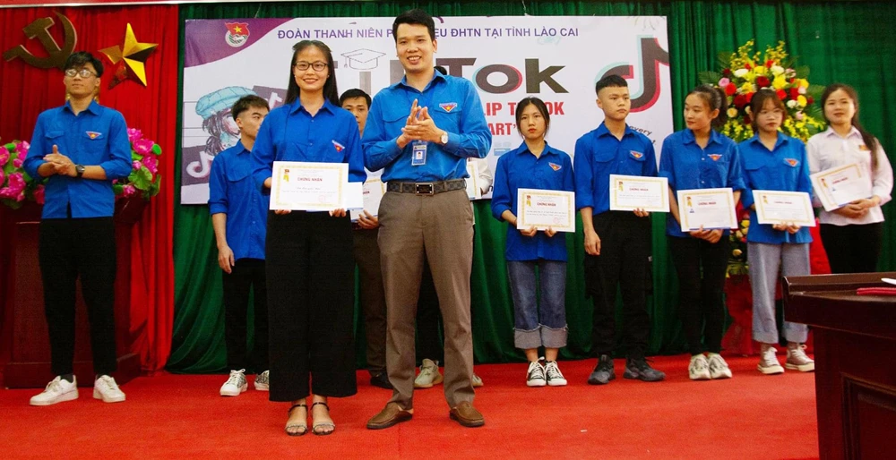 Mở lớp dạy Tiếng Anh, Tin học trực tuyến miễn phí cho thanh thiếu niên, học sinh, sinh viên ảnh 2
