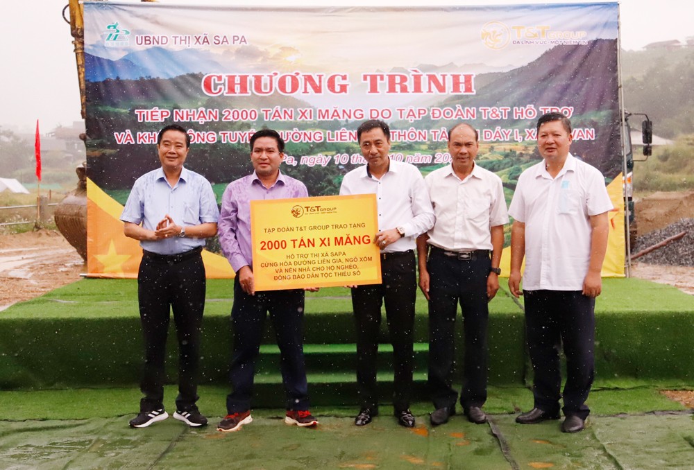 Tập đoàn T&T Group trao tặng thị xã Sa Pa 2.000 tấn xi măng ảnh 1 Tập đoàn T&T Group trao tặng thị xã Sa Pa 2.000 tấn xi măng ảnh 1