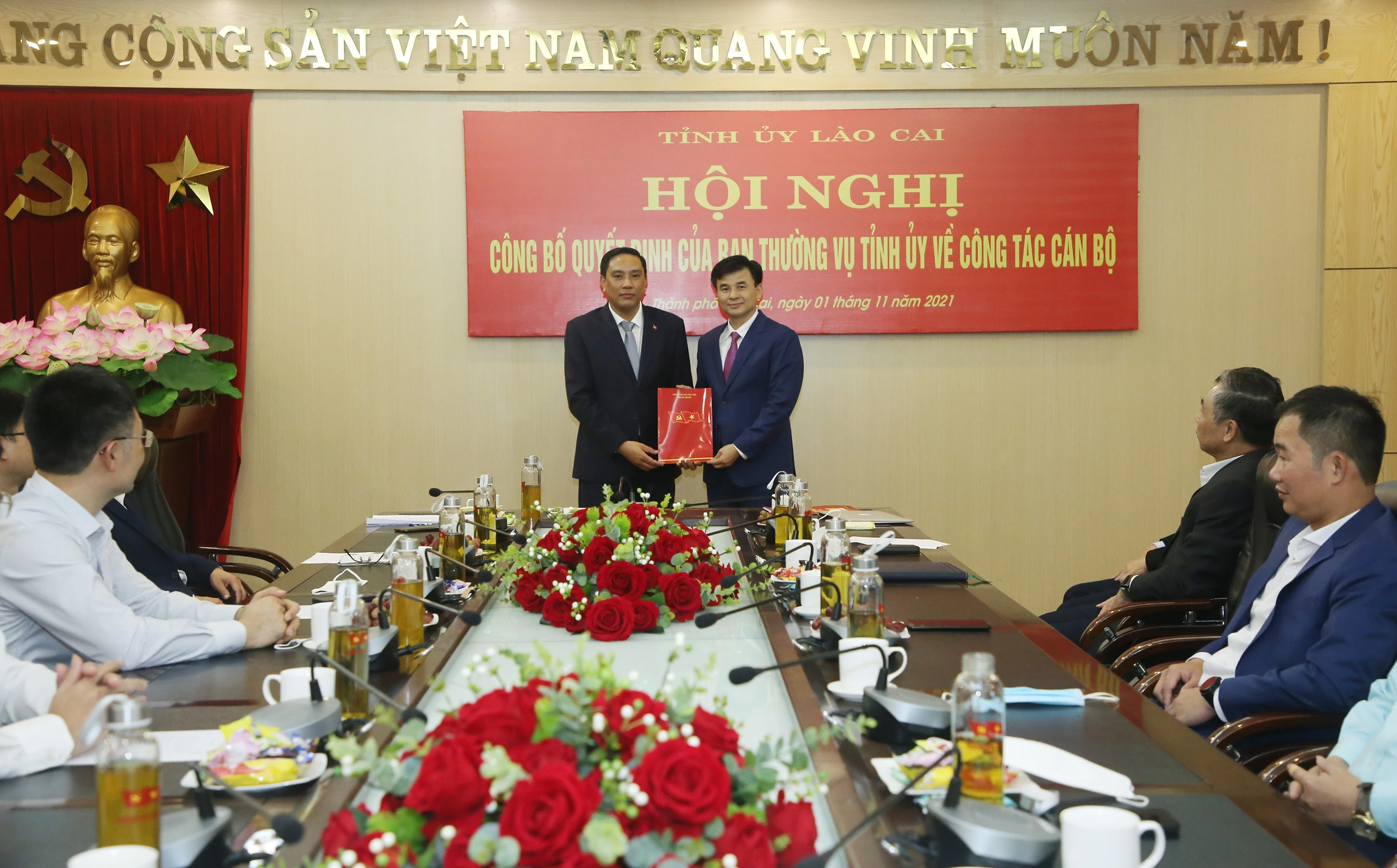 Đồng chí Đoàn Ngọc Tuyến được điều động giữ chức Phó Bí thư Thành ủy Lào Cai ảnh 2