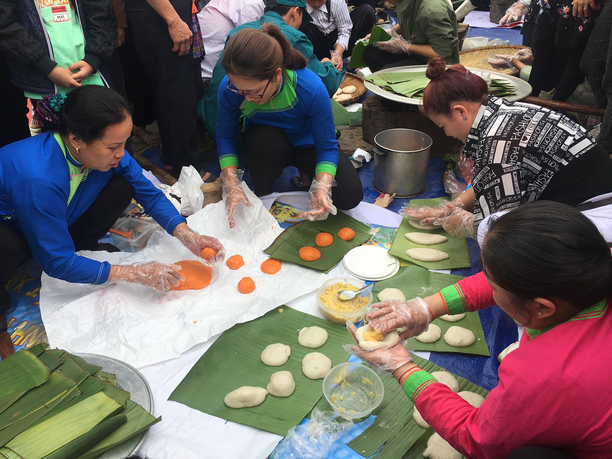 Cuộc thi giã bánh dày sôi nổi giữa các thôn của xã Trịnh Tường