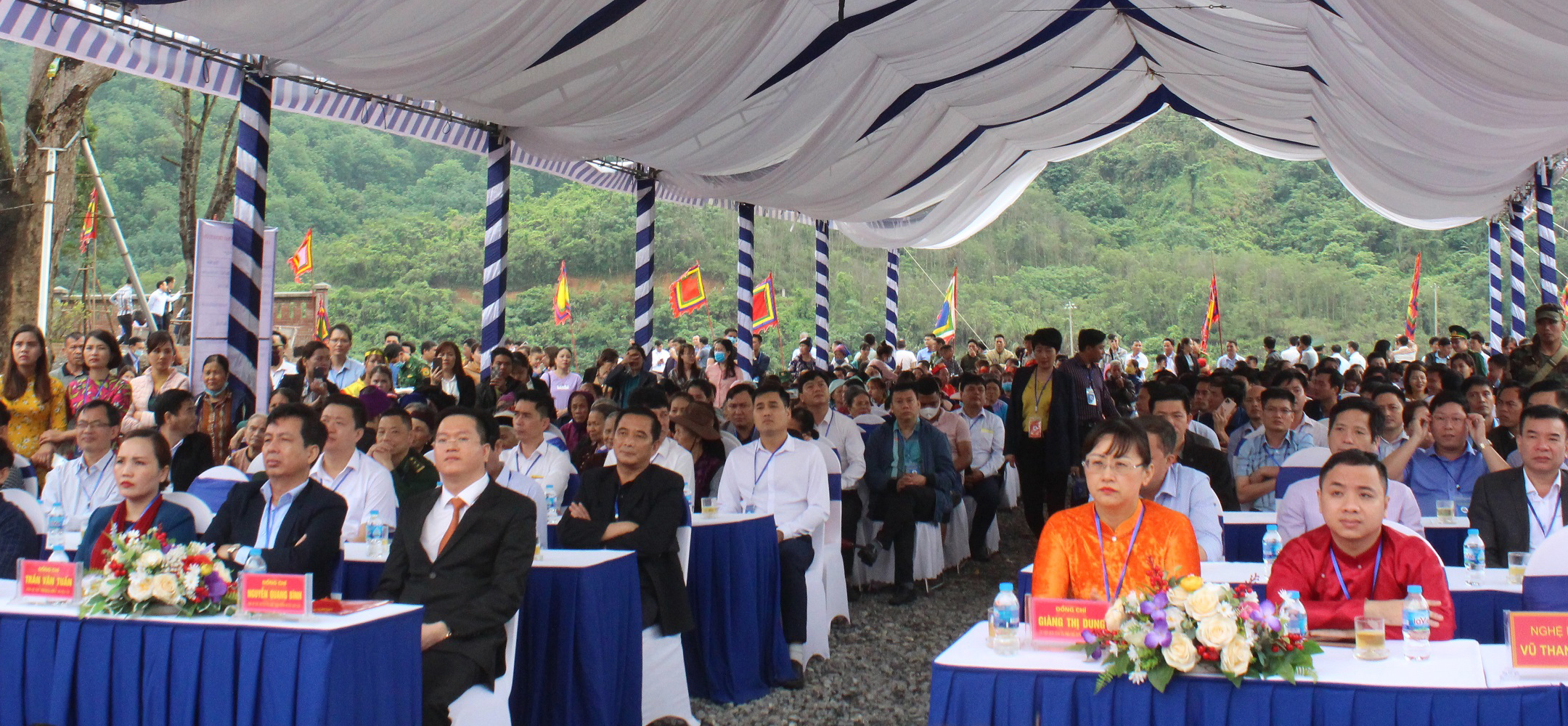 Đại biểu và đông đảo nhân dân, du khách tham dự Lễ hội.