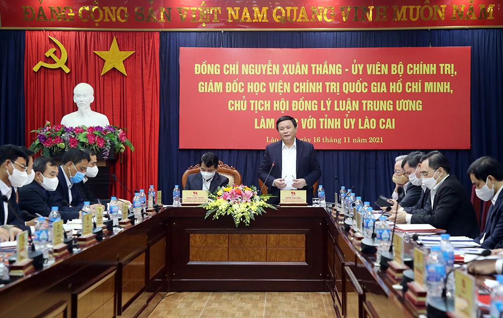 Đồng chí Nguyễn Xuân Thắng, Ủy viên Bộ Chính trị, Giám đốc Học viện Chính trị Quốc gia Hồ Chí Minh, Chủ tịch Hội đồng Lý luận Trung ương làm việc với Tỉnh ủy Lào Cai ảnh 2