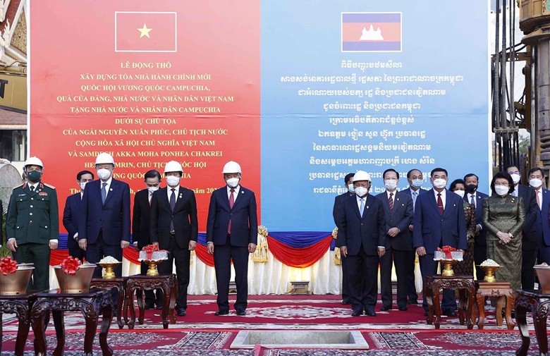 Chủ tịch nước Nguyễn Xuân Phúc và Chủ tịch Quốc hội Campuchia tham dự Lễ động thổ dự án xây dựng toà nhà hành chính mới của Quốc hội Vương quốc Campuchia - quà tặng của Đảng, Nhà nước và nhân dân Việt Nam dành cho Nhà nước và nhân dân Campuchia
