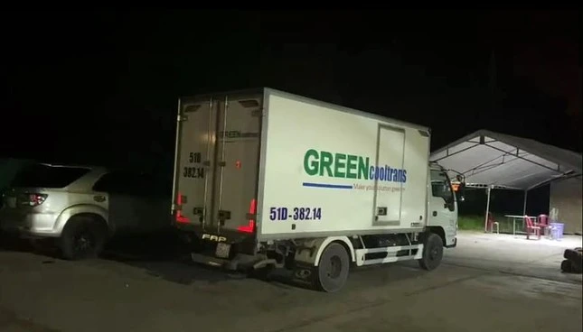  Nhét 15 người, cả trẻ em trong thùng xe đông lạnh để 'thông chốt' về quê ảnh 2