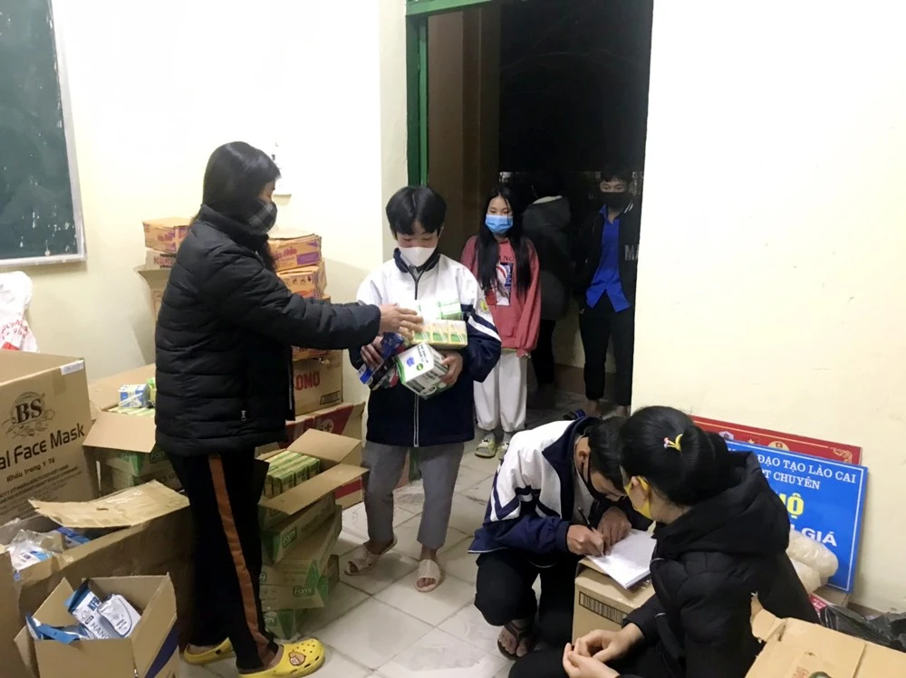 Học sinh Trường THPT số 3 Mường Khương vượt khó học tập trong khu vực cách ly ảnh 7