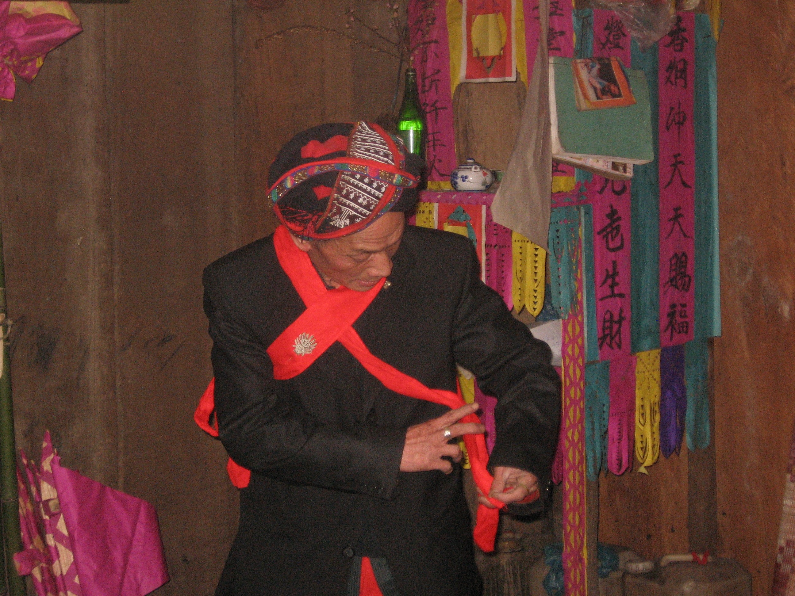 Hình tượng cây thông trong đời sống người Dao đỏ ảnh 2