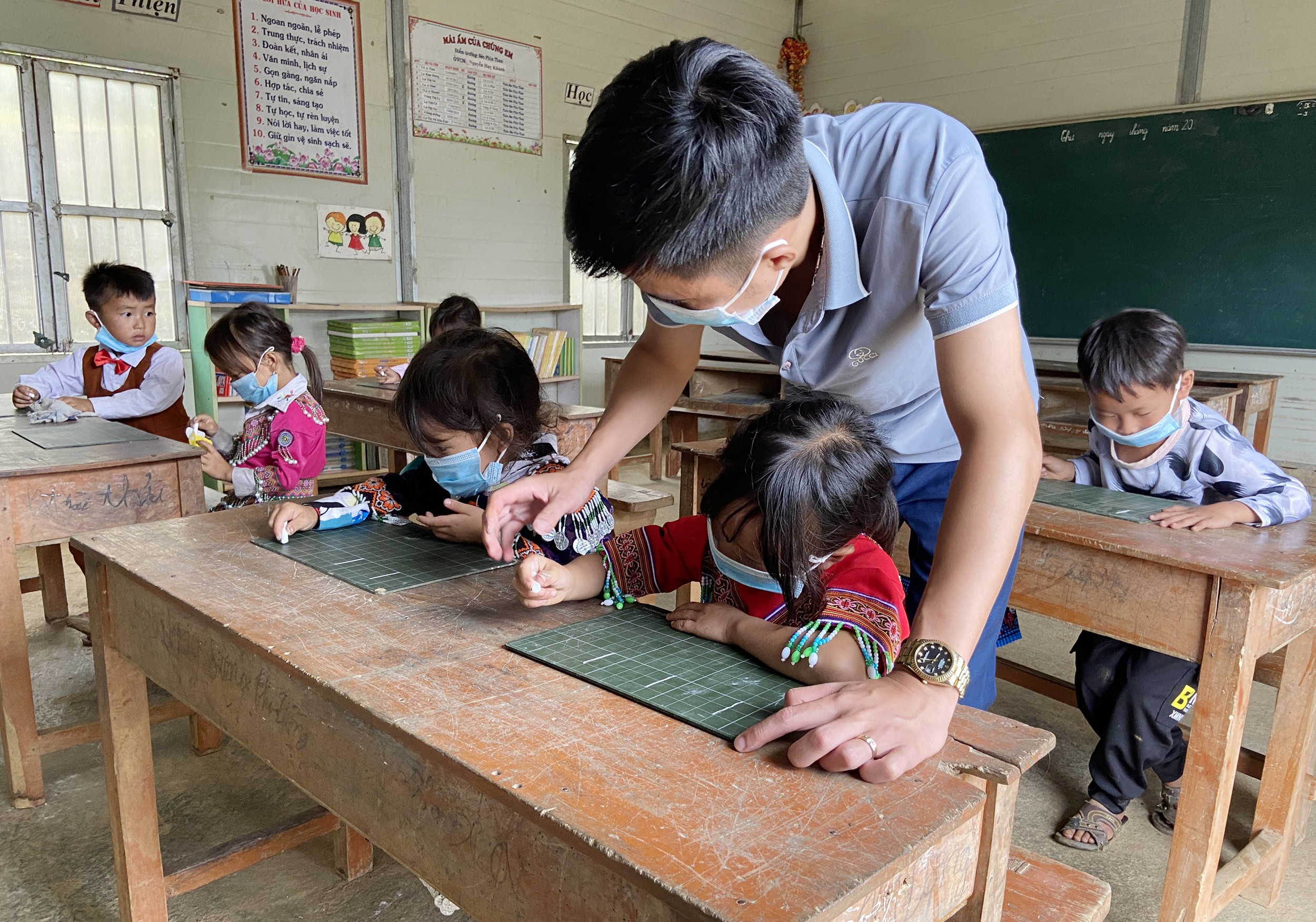 100% trẻ ở Séo Phìn Than được đến lớp học.