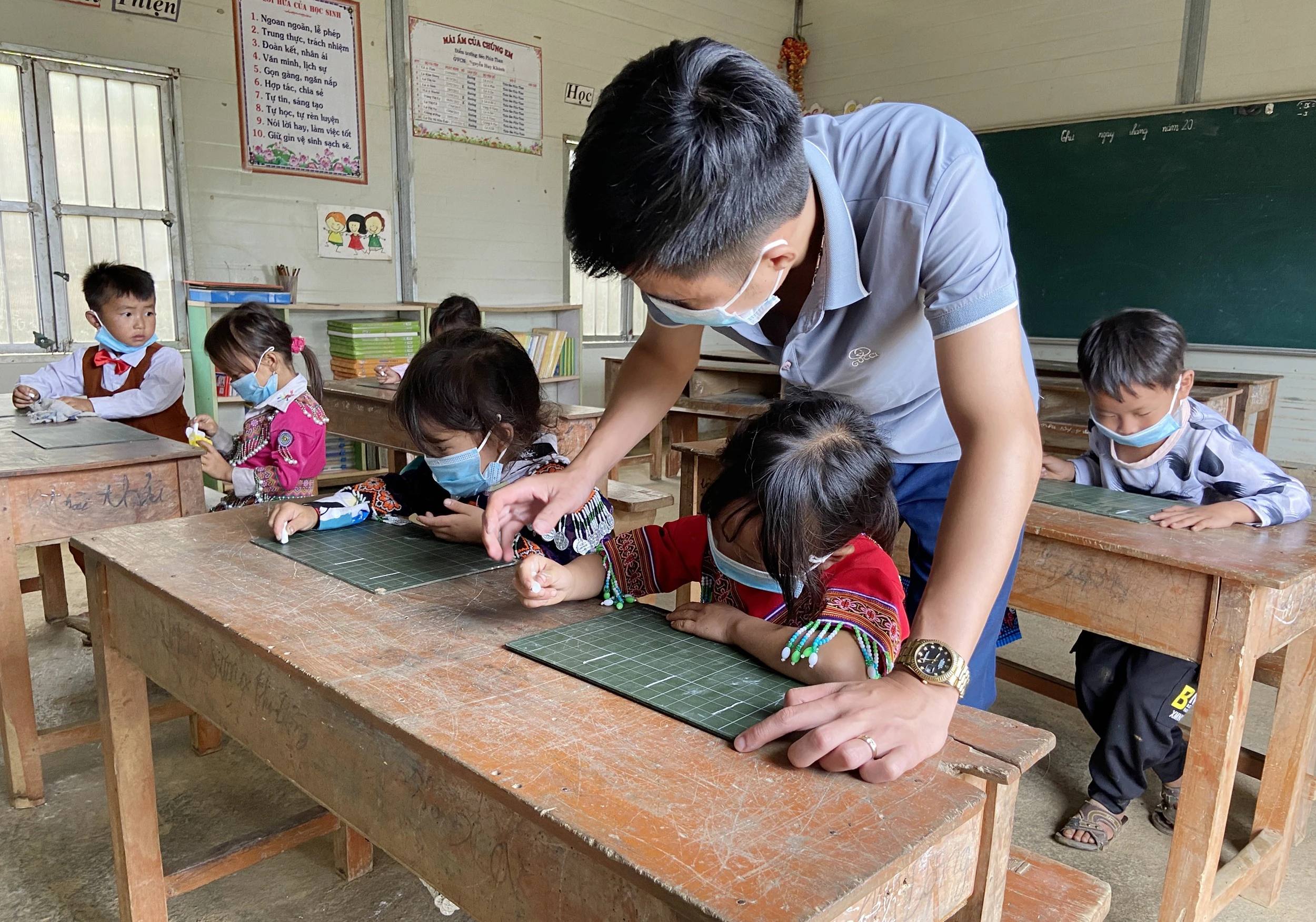 100% trẻ ở Séo Phìn Than được đến lớp học.