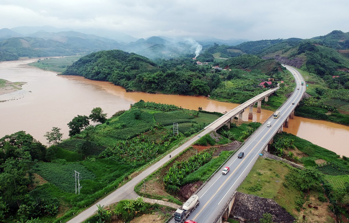 Từ những con đường đất đến đại lộ, cao tốc ảnh 1