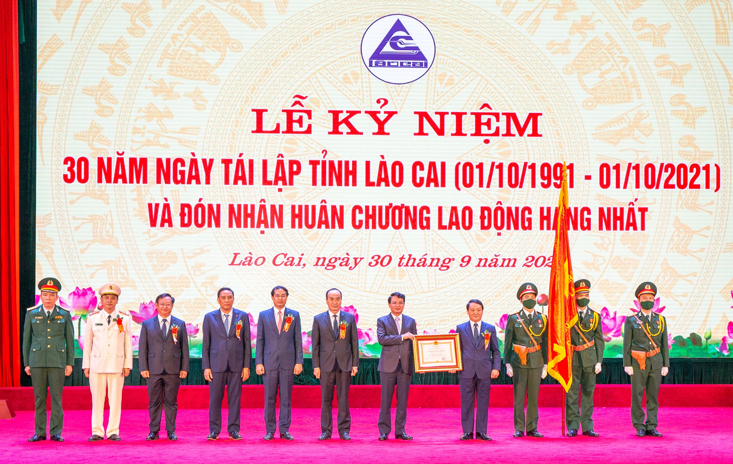 Lào Cai kỷ niệm 30 năm Ngày tái lập tỉnh và đón nhận Huân chương Lao động hạng Nhất ảnh 6 Lào Cai kỷ niệm 30 năm Ngày tái lập tỉnh và đón nhận Huân chương Lao động hạng Nhất ảnh 6