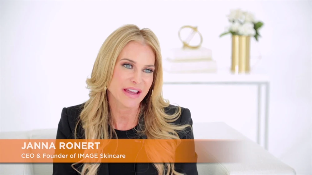 Janna Ronert - người sáng lập thương hiệu Image Skincare