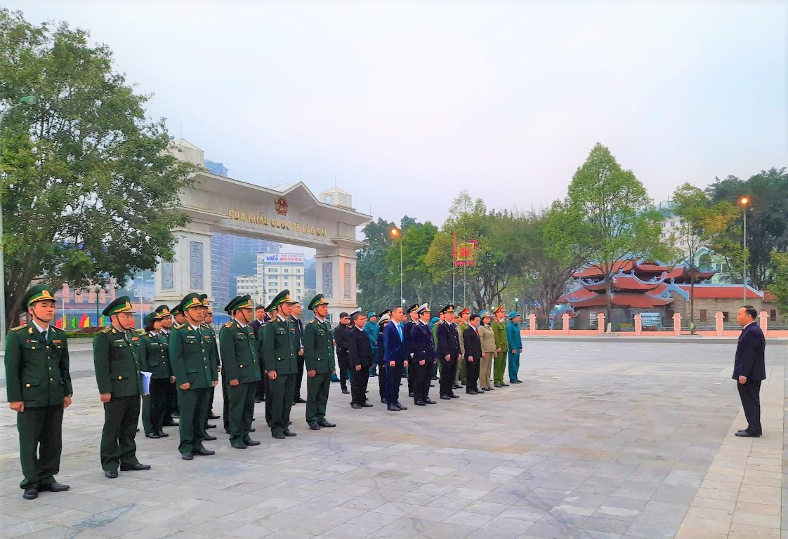 Các lực lượng làm Lễ chào cờ đầu năm mới Tân Sửu 2021.