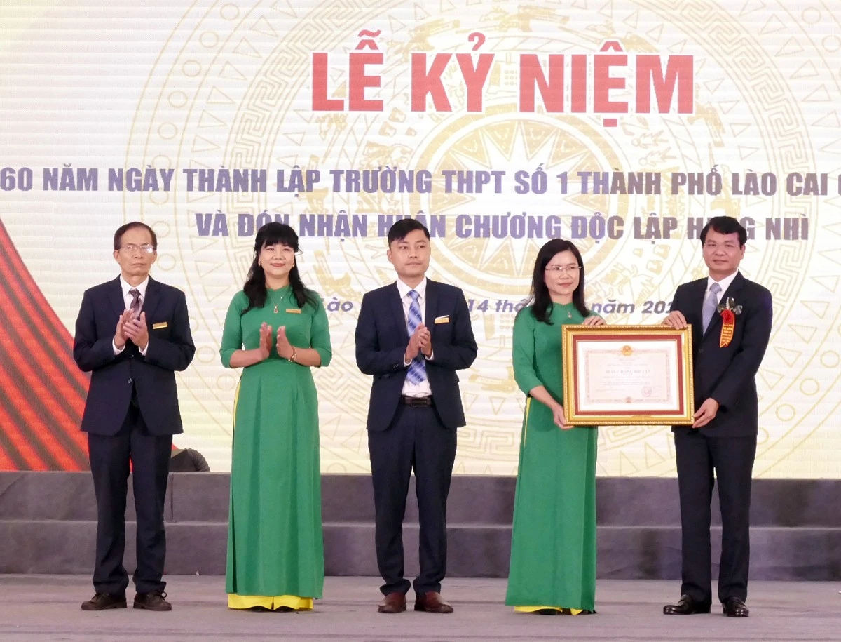 Trường THPT số 1 thành phố Lào Cai kỷ niệm 60 năm thành lập và đón nhận Huân chương Độc lập hạng Nhì ảnh 4 Trường THPT số 1 thành phố Lào Cai kỷ niệm 60 năm thành lập và đón nhận Huân chương Độc lập hạng Nhì ảnh 4