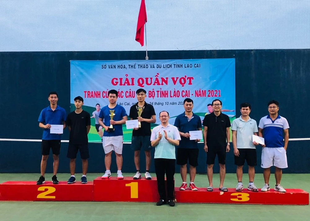 Trao giải nội dung đôi nam lãnh đạo. Trao giải nội dung đôi nam đôi nam 46 tuổi trở lên. Trao giải nội dung đôi nam nữ. Trao giải nội dung đôi nam 45 tuổi trở xuống.