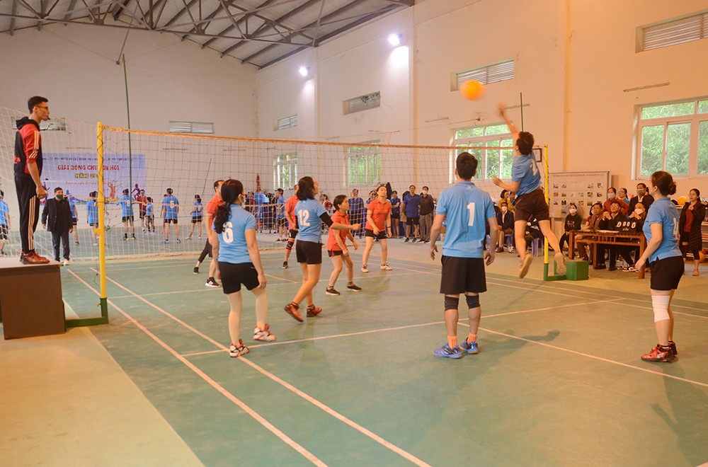 Khai mạc Giải bóng chuyền hơi Khối thi đua Mặt trận Tổ quốc và các tổ chức chính trị - xã hội tỉnh năm 2021 ảnh 2