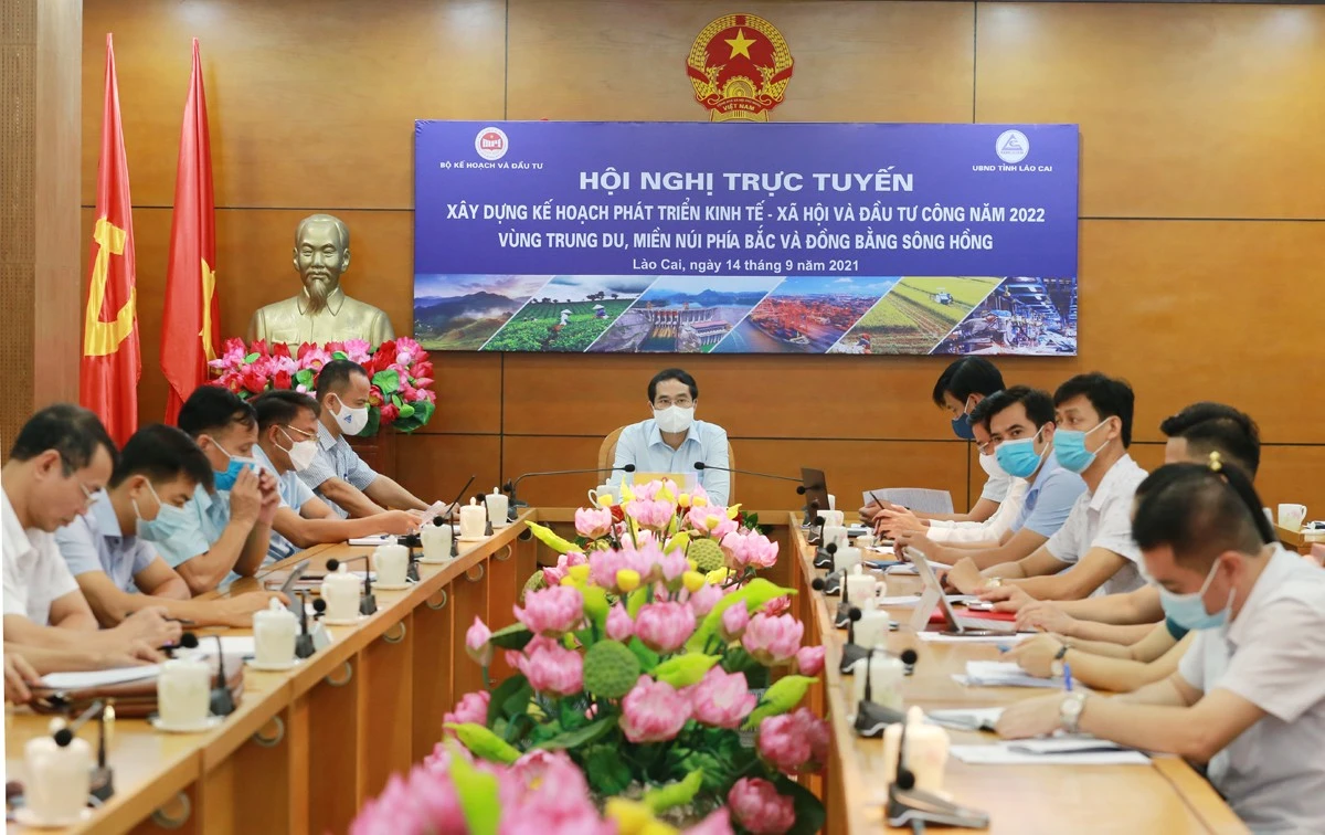 Các đại biểu tham dự hội nghị tại điểm cầu Lào Cai.