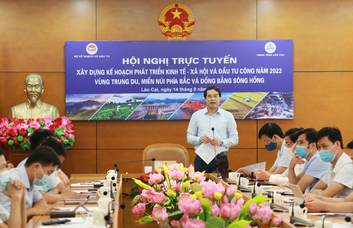 Chủ tịch UBND tỉnh Trịnh Xuân Trường phát biểu tại hội nghị.