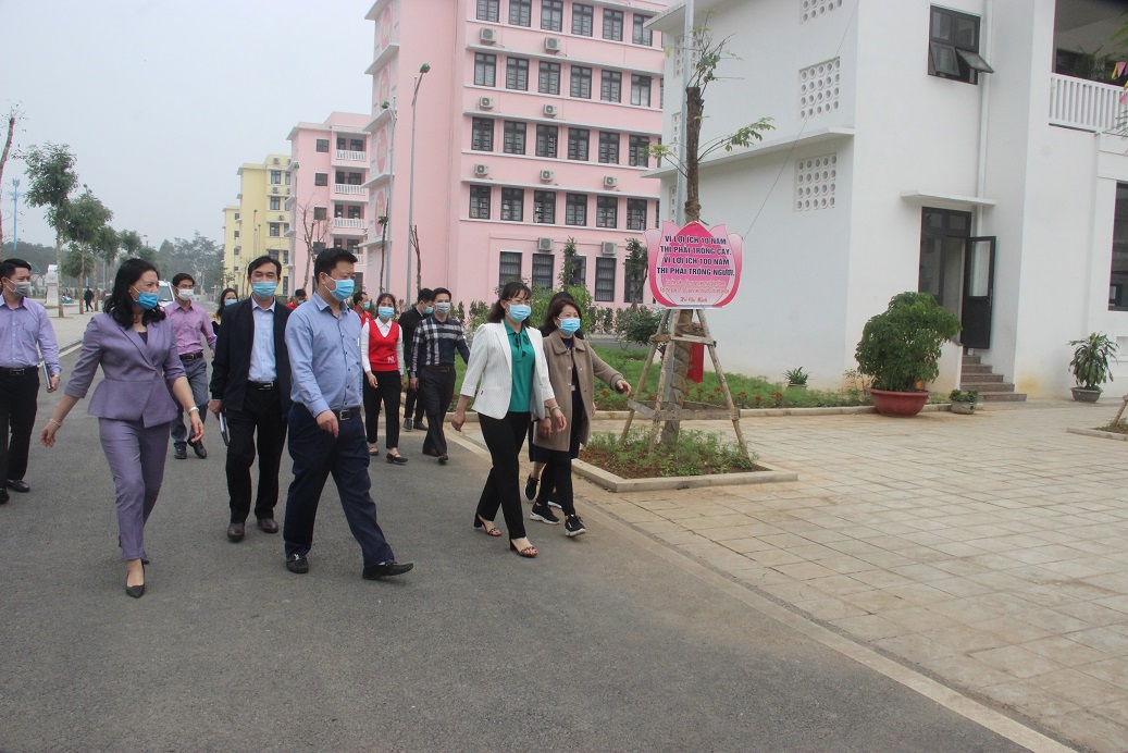 Kiểm tra công tác phòng, chống dịch Covid-19 tại Cụm liên trường phường Kim Tân. Kiểm tra công tác phòng, chống dịch Covid-19 tại các lớp học.