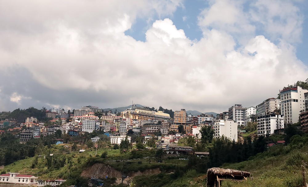 Kinh doanh khách sạn gặp nhiều khó khăn trong 2 năm vừa qua khiến nhiều chủ cơ sở rao bán. Kinh doanh khách sạn gặp nhiều khó khăn trong 2 năm vừa qua khiến nhiều chủ cơ sở rao bán.