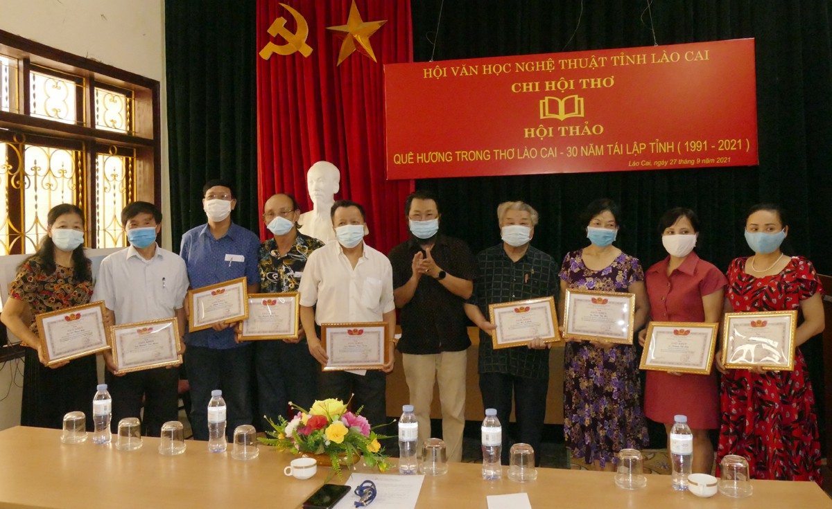 Hội thảo “Quê hương trong thơ Lào Cai – 30 năm tái lập tỉnh (1991 - 2021)" ảnh 3 Hội thảo “Quê hương trong thơ Lào Cai – 30 năm tái lập tỉnh (1991 - 2021)" ảnh 3