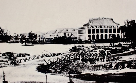 Bến cảng Nhà rồng - nơi Bác Hồ rời Tổ quốc ra đi tìm đường cứu nước. Bến cảng Nhà rồng - nơi Bác Hồ rời Tổ quốc ra đi tìm đường cứu nước.