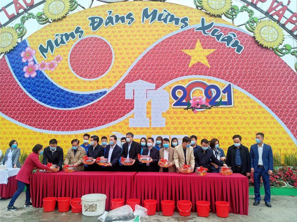 Thành phố Lào Cai tổ chức Ngày hội thả cá phóng sinh ảnh 1 Thành phố Lào Cai tổ chức Ngày hội thả cá phóng sinh ảnh 1