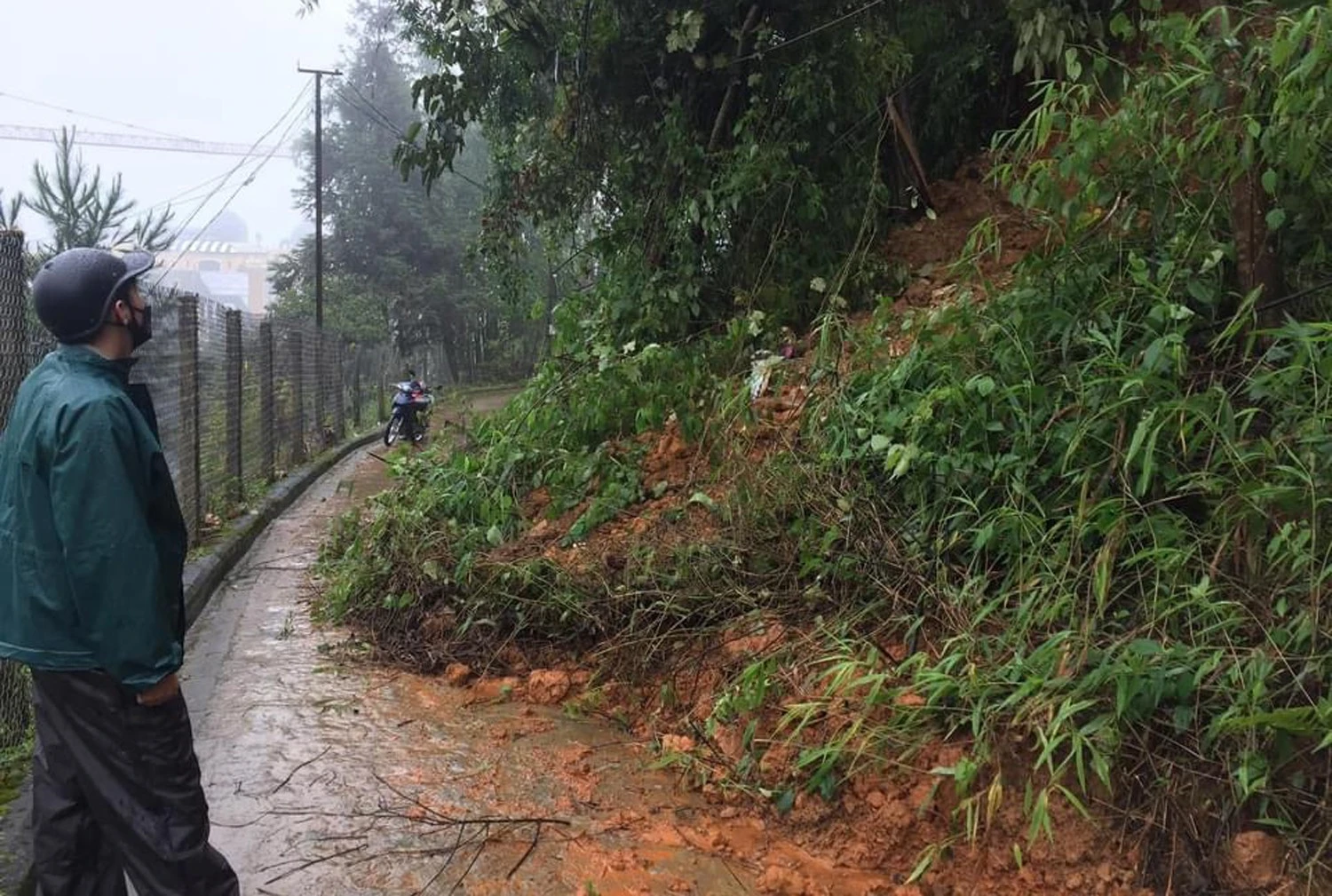 Hoàn lưu bão số 8 gây thiệt hại 3,5 tỷ đồng ảnh 9