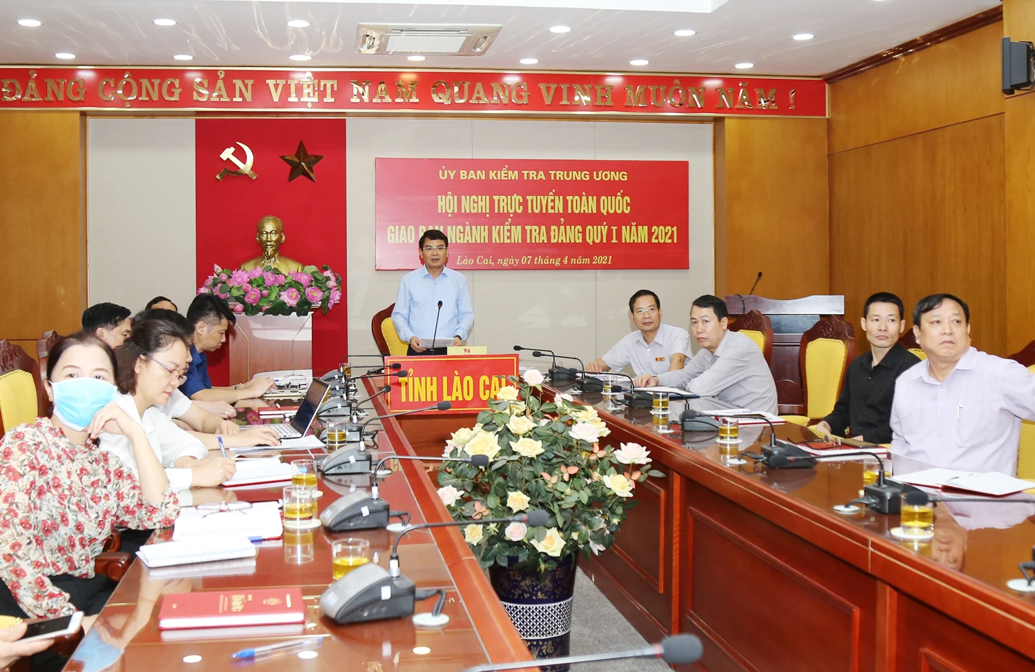 Bí thư Tỉnh ủy Đặng Xuân Phong phát biểu tham luận tại hội nghị.