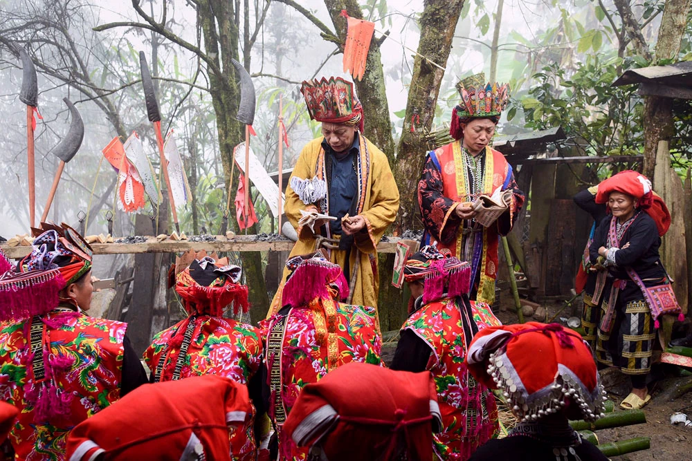 Độc đáo nghi lễ cấp sắc của người Dao đỏ ảnh 10
