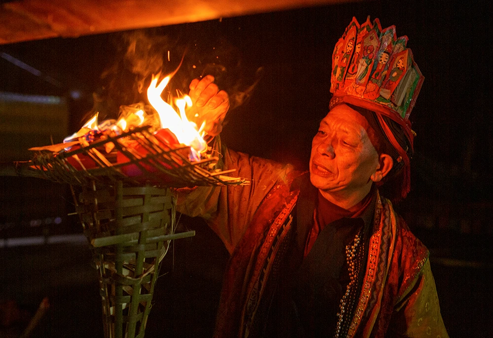 Độc đáo nghi lễ cấp sắc của người Dao đỏ ảnh 3