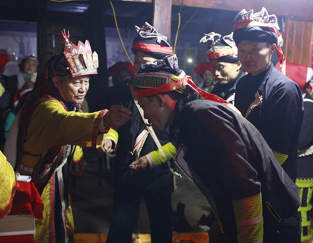 Độc đáo nghi lễ cấp sắc của người Dao đỏ ảnh 4