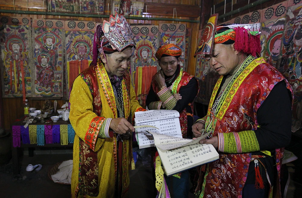 Độc đáo nghi lễ cấp sắc của người Dao đỏ ảnh 2