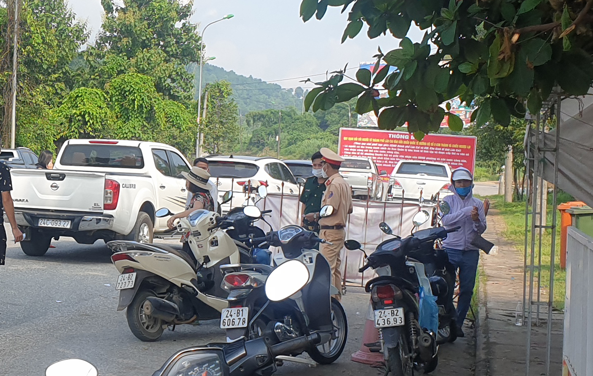 Lực lượng chức năng sẽ tăng cường tuần tra, kiểm soát, xử lý nghiêm các trường hợp vi phạm trật tự an toàn giao thông và các quy định phòng, chống dịch bệnh COVID-19. Lực lượng chức năng sẽ tăng cường tuần tra, kiểm soát, xử lý nghiêm các trường hợp vi phạm trật tự an toàn giao thông và các quy định phòng, chống dịch bệnh COVID-19.