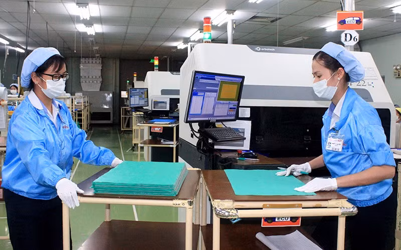 Công nhân Khu công nghiệp Biên Hòa 2 (Ðồng Nai) trong ca sản xuất.