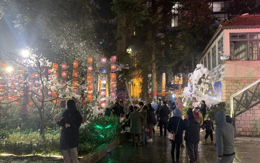 Người dân đón lễ Giáng sinh an lành ảnh 9 Người dân đón lễ Giáng sinh an lành ảnh 9