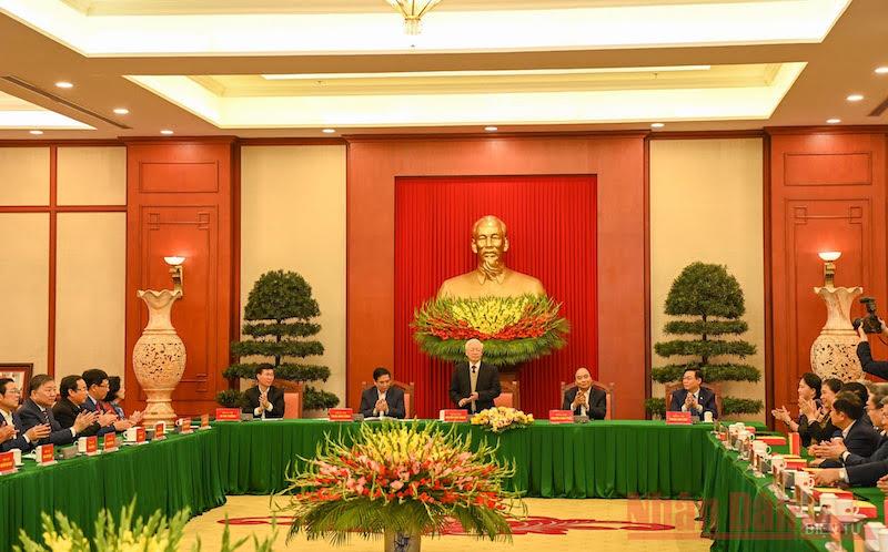 Bộ Chính trị, Ban Bí thư gặp mặt thân mật cán bộ lãnh đạo cấp cao không tái cử khóa XIII ảnh 1