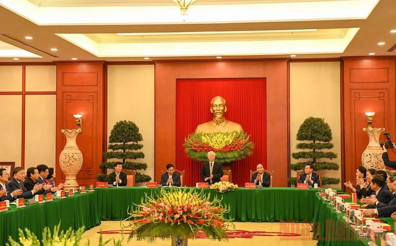 Bộ Chính trị, Ban Bí thư gặp mặt thân mật cán bộ lãnh đạo cấp cao không tái cử khóa XIII ảnh 1